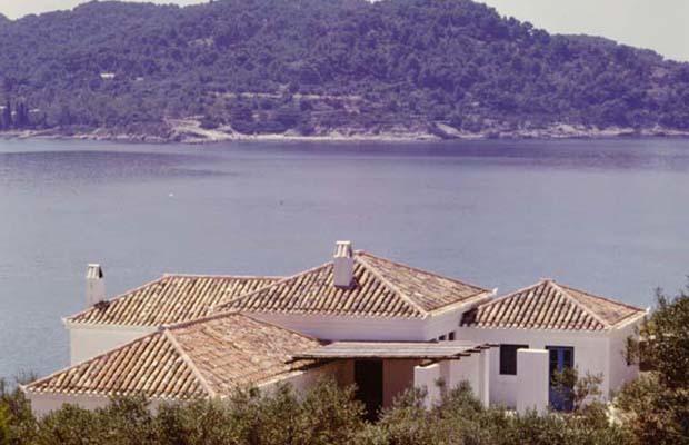 SPETSES KOYZOUNO BEACH-FRONT HOUSE